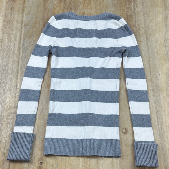 Y2K Hollister Gray and Cream Striped Button Down Cardigan - Picture 5 of 7